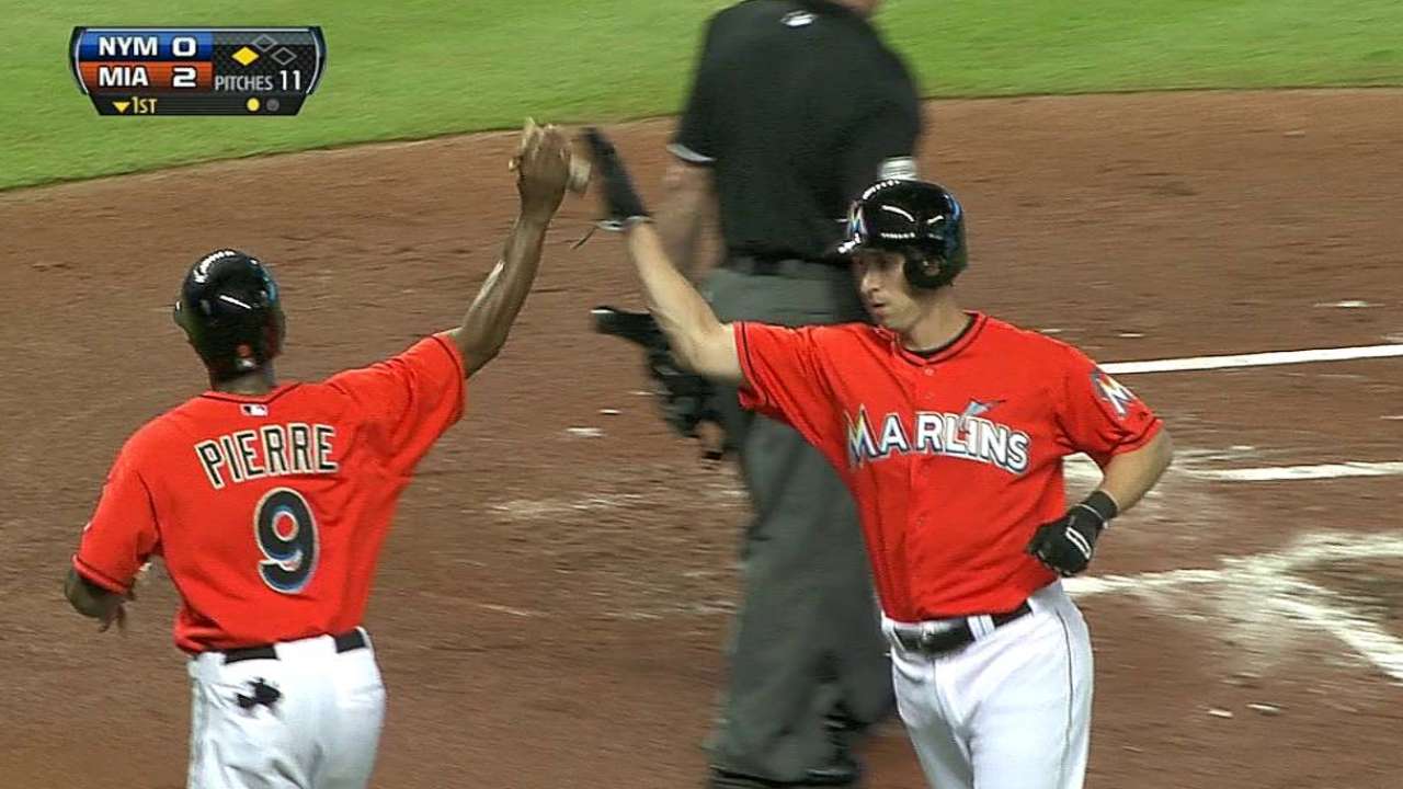 Marlins sacan escobas sobre Mets guiados por Ozuna