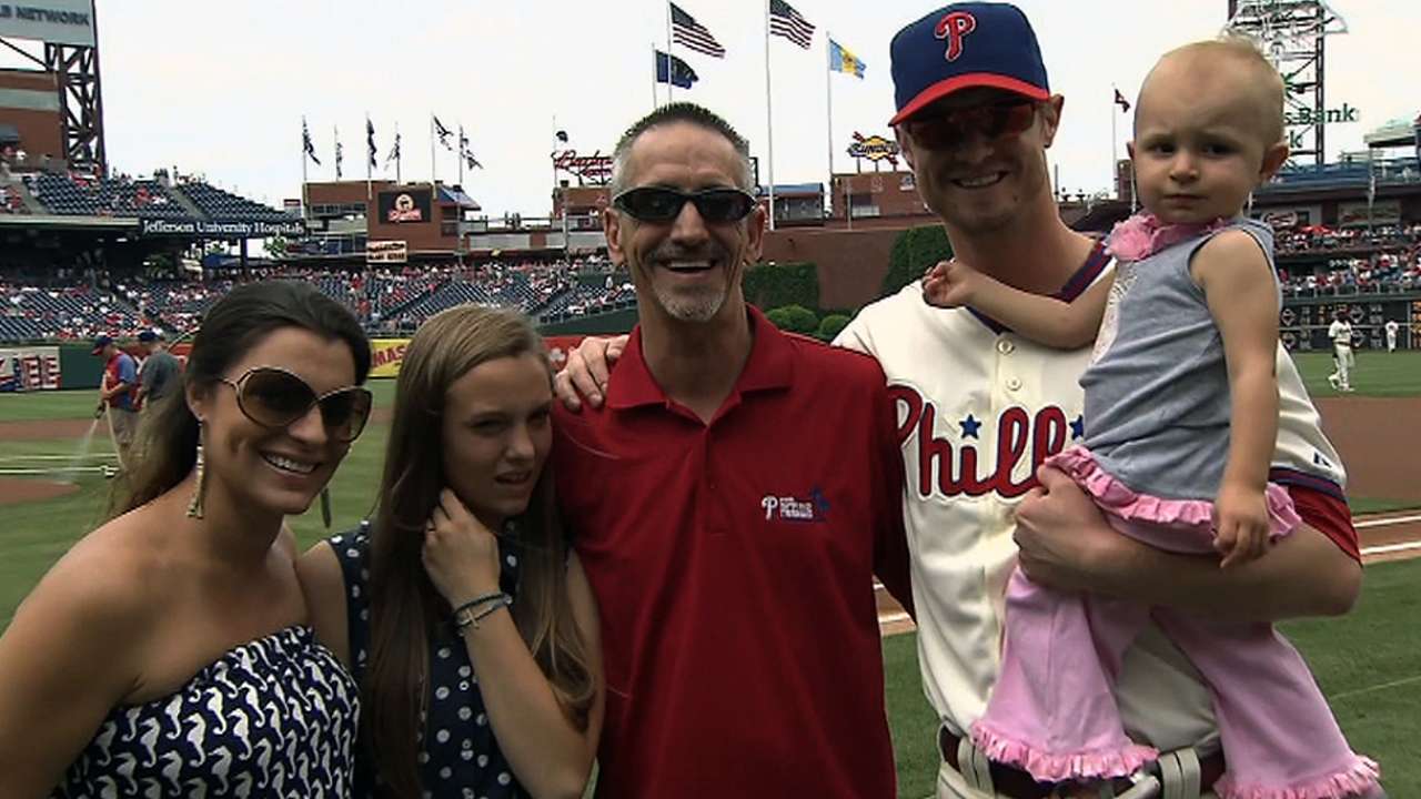 Kendrick's father honored at Citizens Bank Park