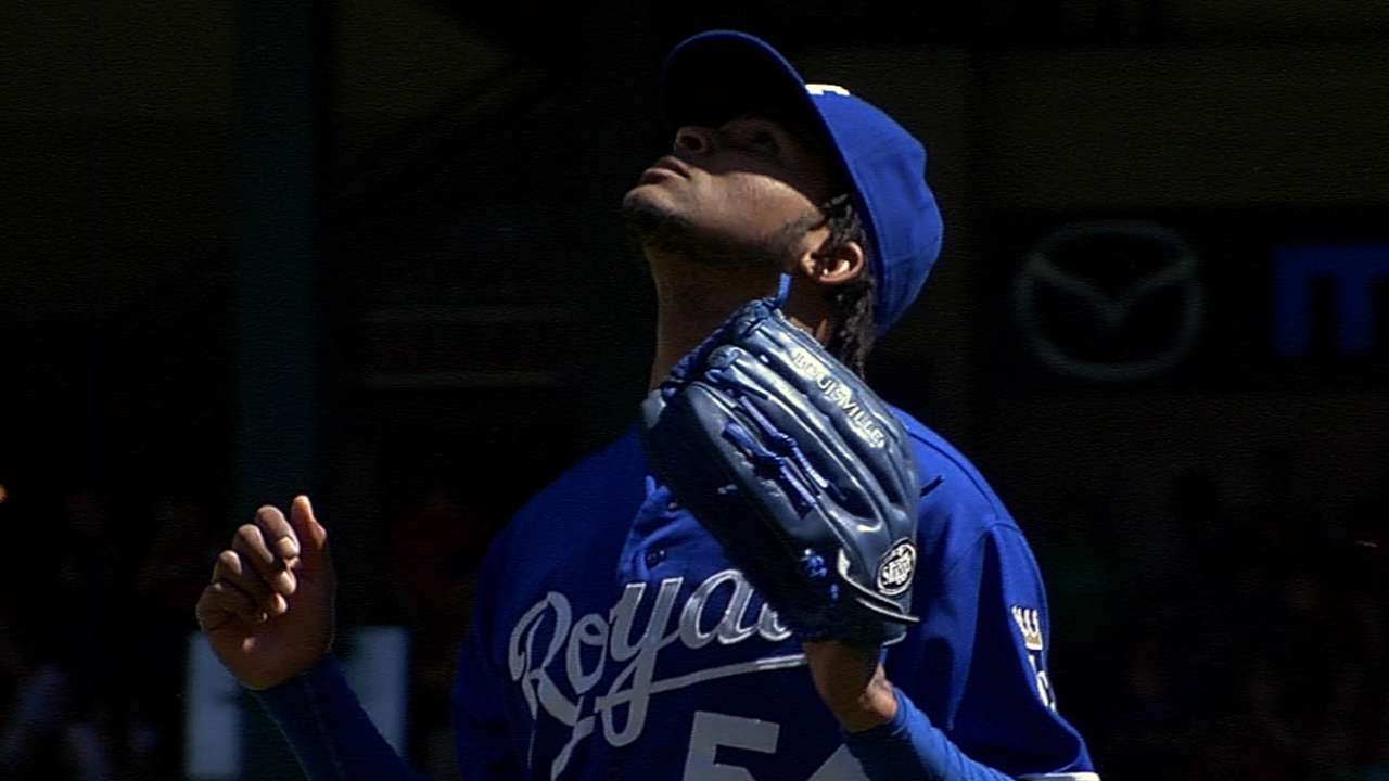 Royals drop finale despite Santana's effort