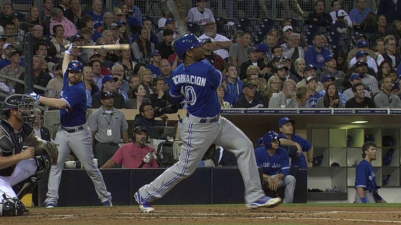 Azulejos reaccionan en la 11ma y vencen a Padres