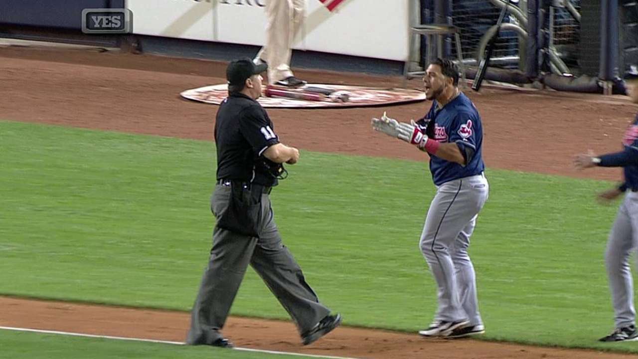 Disputed foul call leads to Aviles' ejection