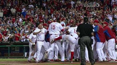 Grand slam de Mayberry lleva a Filis a la victoria