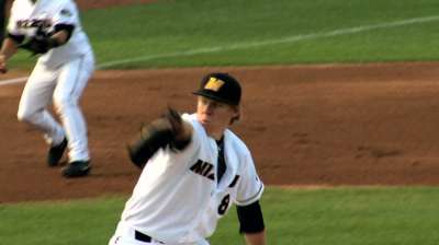 Cubs sign second-round pick Zastryzny