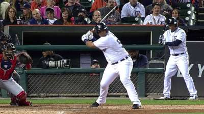 Pena reunites with former Royals teammates