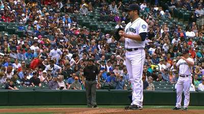 Saunders comes up on short end of duel with Pettitte