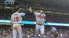 Medlen's multitasking lifts Braves in LA