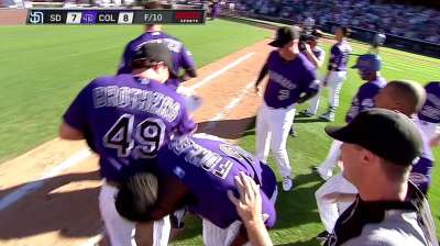 Rockies remontan y superan a Padres en la 10ma