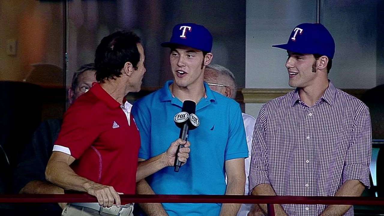 Baseball just part of bond for twin Texas prospects