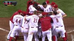 Bruce's walk-off homer wins it for Reds in 10th