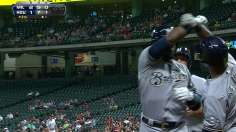 Weeks' eighth-inning blast lifts Brewers