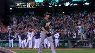 After comeback, Balfour gives up walk-off HR