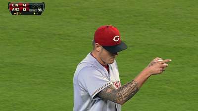 Latos, Rojos se llevaron el del honor contra D-backs