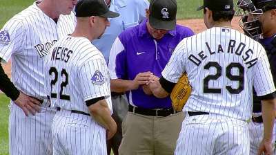 Hurt thumb causes De La Rosa to exit early