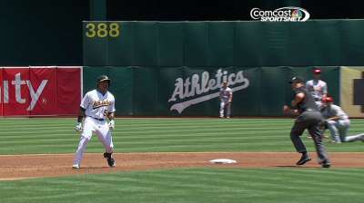 Atléticos borran desventaja y superan a Cardenales