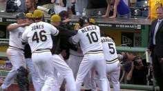 Martin walks off Pirates in 14, extends streak to nine