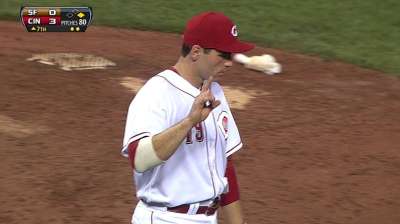 Votto's heads-up play helps preserve Bailey's no-no