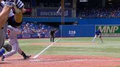 Pelfrey, Twins blank Blue Jays to halt losing streak