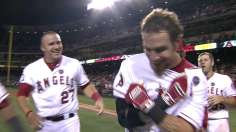 Hamilton belts two-run, walk-off homer in 11th