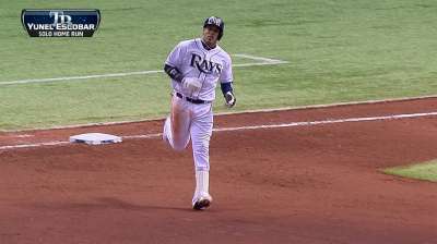 Yunel's yardwork keeps Rays streaking