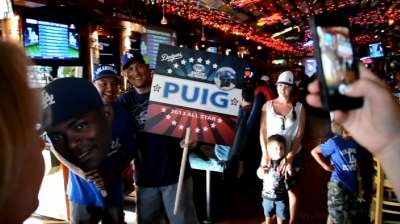 Fans congregate to rally behind Puig for Final Vote