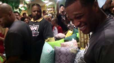 Yanks visit Ronald McDonald House for HOPE Week
