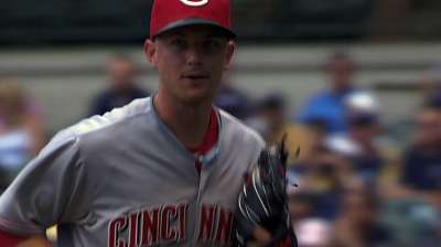 Leake ayuda a Rojos a evitar barrida ante Cerveceros