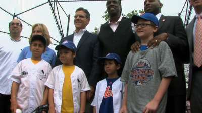 Mets help renovate baseball field damaged by Sandy