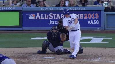 M. Ellis leaves game in eighth with leg injury
