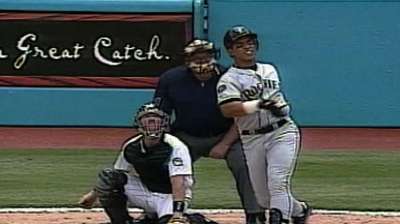 Slugger Galarraga reflects on career at Roxivus