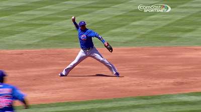 Valbuena adds even more versatility to Cubs' infield