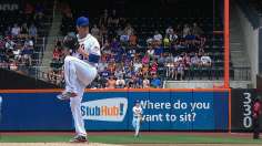 Harvey dazzles, Mets flash power to top Phils