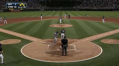 Santiago keeps spirit high during White Sox struggles