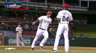 Garza maniató a Yankees en su debut con Rangers