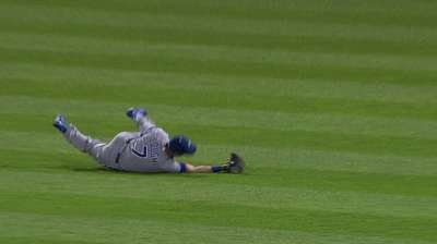 Davis, Royals take pitchers' duel for fifth straight win