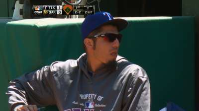 Garza apologizes for tweets regarding Sogard