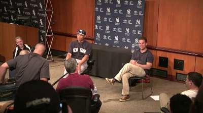 Mo forges bond with White Sox fans, staff