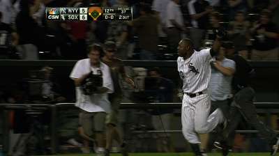White Sox stun Mo, rally past Yankees in 12th