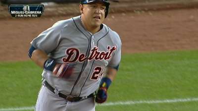 Rivera rarity: Back-to-back blown saves