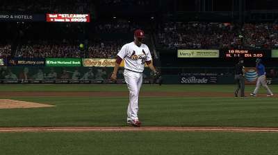 Cards' bats grounded as Cubs take opener
