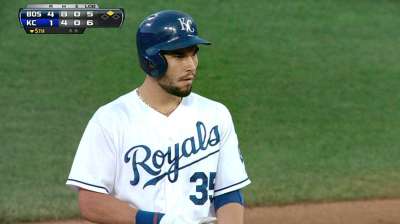Royals short on another rally in loss to Sox