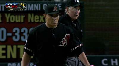 D-backs bring back relievers Hernandez, Sipp