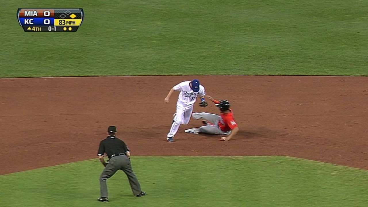 Nats add Carroll, Fontenot to mix on Minors pacts