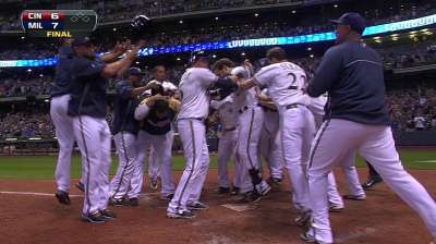 Lucroy solves Chapman, lifting Crew to walk-off win