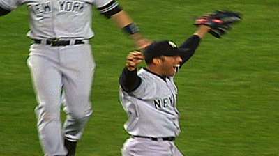 Rivera gets final out in record third straight Series