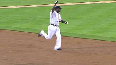 Hunter's two-run double keys Tigers' rally