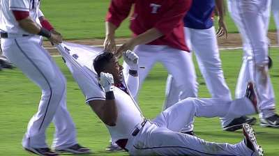 Elvis gives Rangers walk-off win against Astros