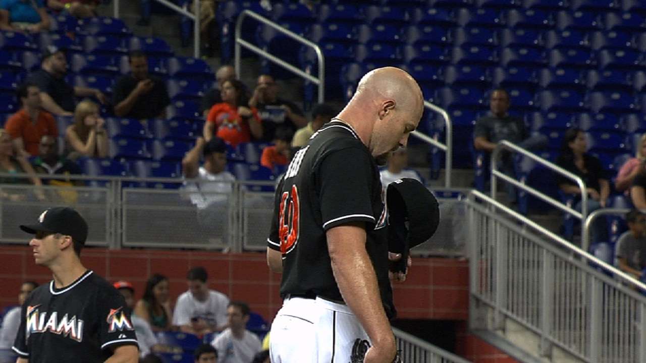 Before start of spring, Dunn trains with the troops
