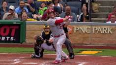 Cards pound Pirates, move into tie atop NL Central