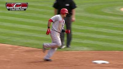 Big inning derails Reds in Leake's shaky outing