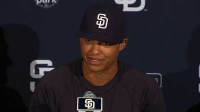 Padres' Venable agrees to two-year extension